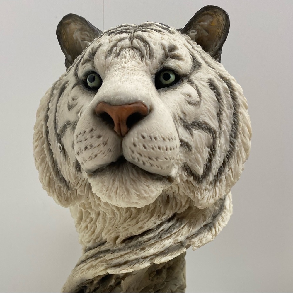 Mill Creek Studios 9 inch White Tiger Sculpture